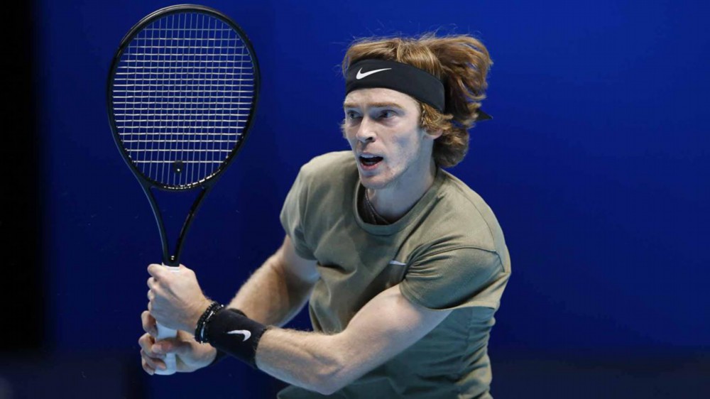 但在防守端 但在防守端